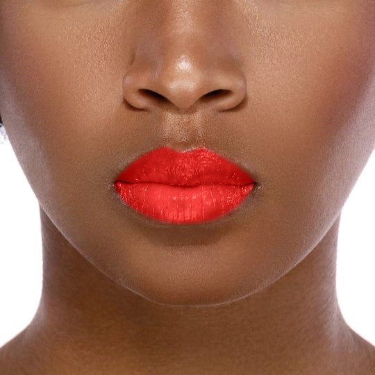 5 rouges à lèvres et vernis à ongles qui subliment les peaux noires
