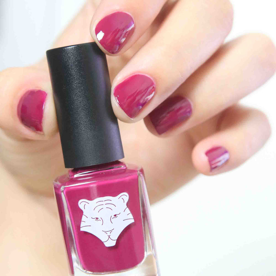 Vernis à ongles rouge framboise 222 BE YOUR HERO